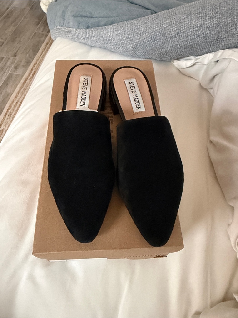 Steve Madden Lyra Black Pointed Toe Suede Slip-On Mules
